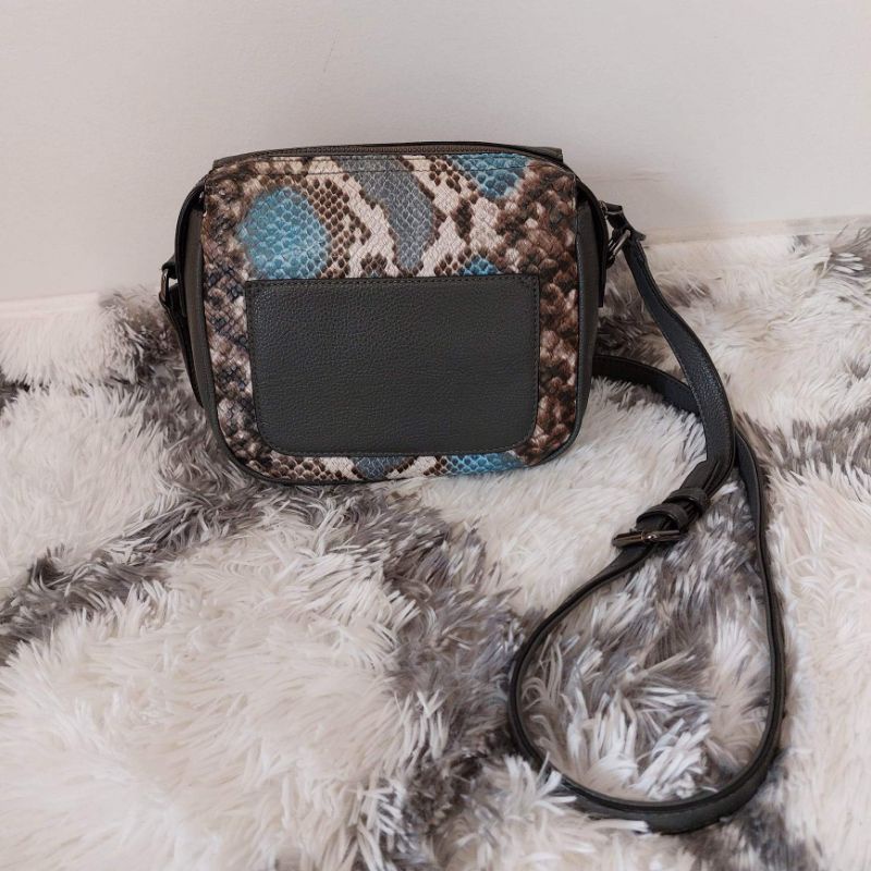 Esquire Sling Bag Crossbody Bag Ladies Womens Bag, Black Leather/Snakeskin Good as new Preloved