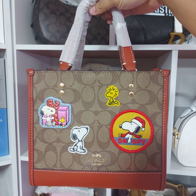 COACH X PEANUTS DEMPSEY TOTE 22 IN SIGNATURE CANVAS WITH PATCHES