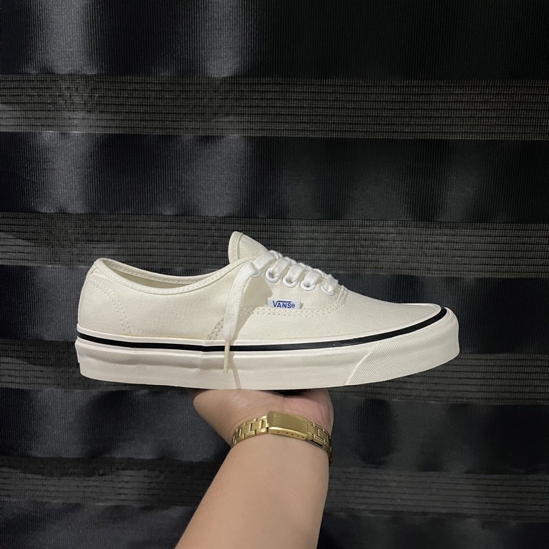 AUTHENTIC 44DX CLASSIC WHITE (OLD STOCK, NO BOX) | Shopee Philippines