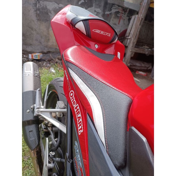 セール特別価格 シート DSG2 Red St Grip VinylカスタムホンダCBR 300