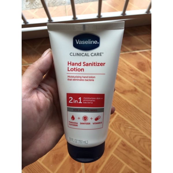 Vaseline Clinical care Hand Sanitizer 2 in 1 Moisturizes Skin