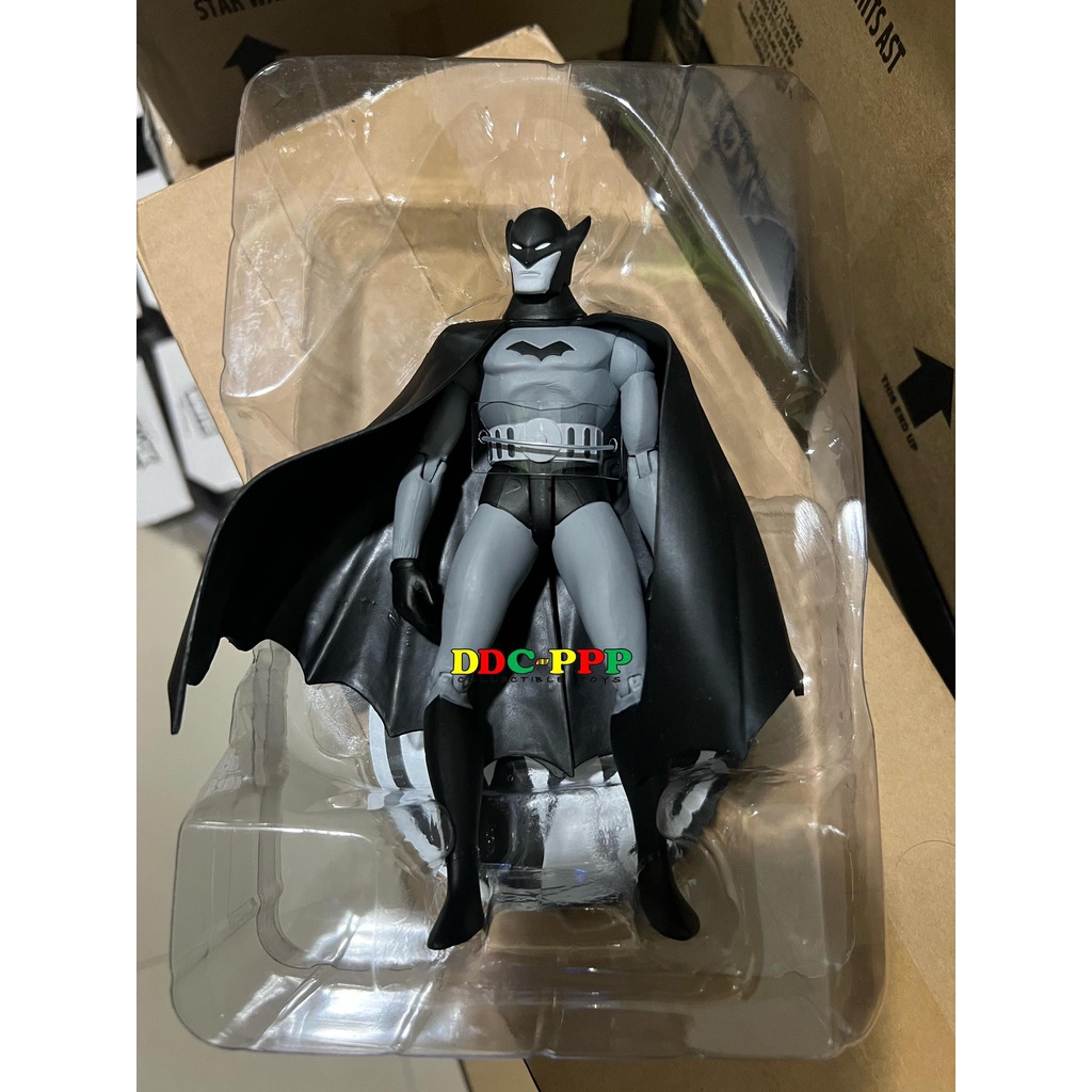 DC DESIGNER SERIES BATMAN BLACK and WHITE BY BOB KANE ACTION FIGURE 01