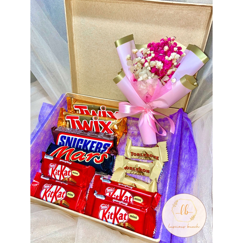 Premium Gift Box for Your Loved Ones (Box F) Chocolates, Dried Flowers and Dedication Card