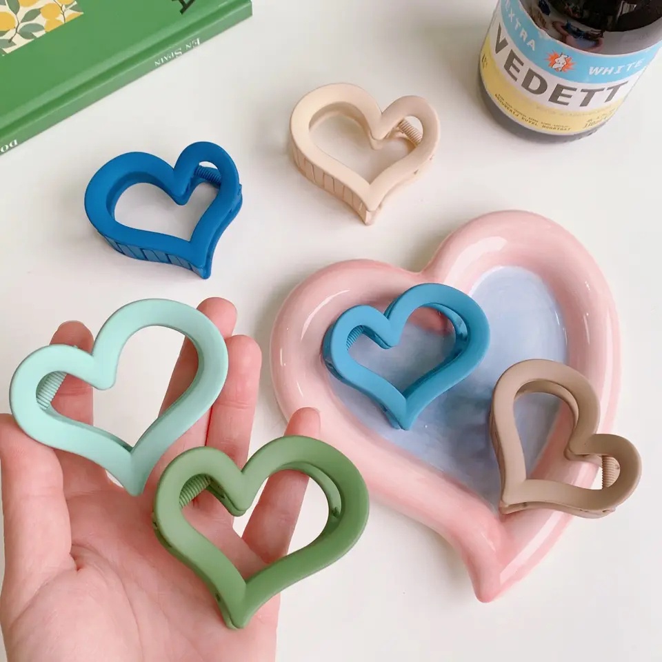 Hair Heart-shaped Hair Accessories Clips New Color Shark Hair Claw Clips for Women Grab Clips Hair.