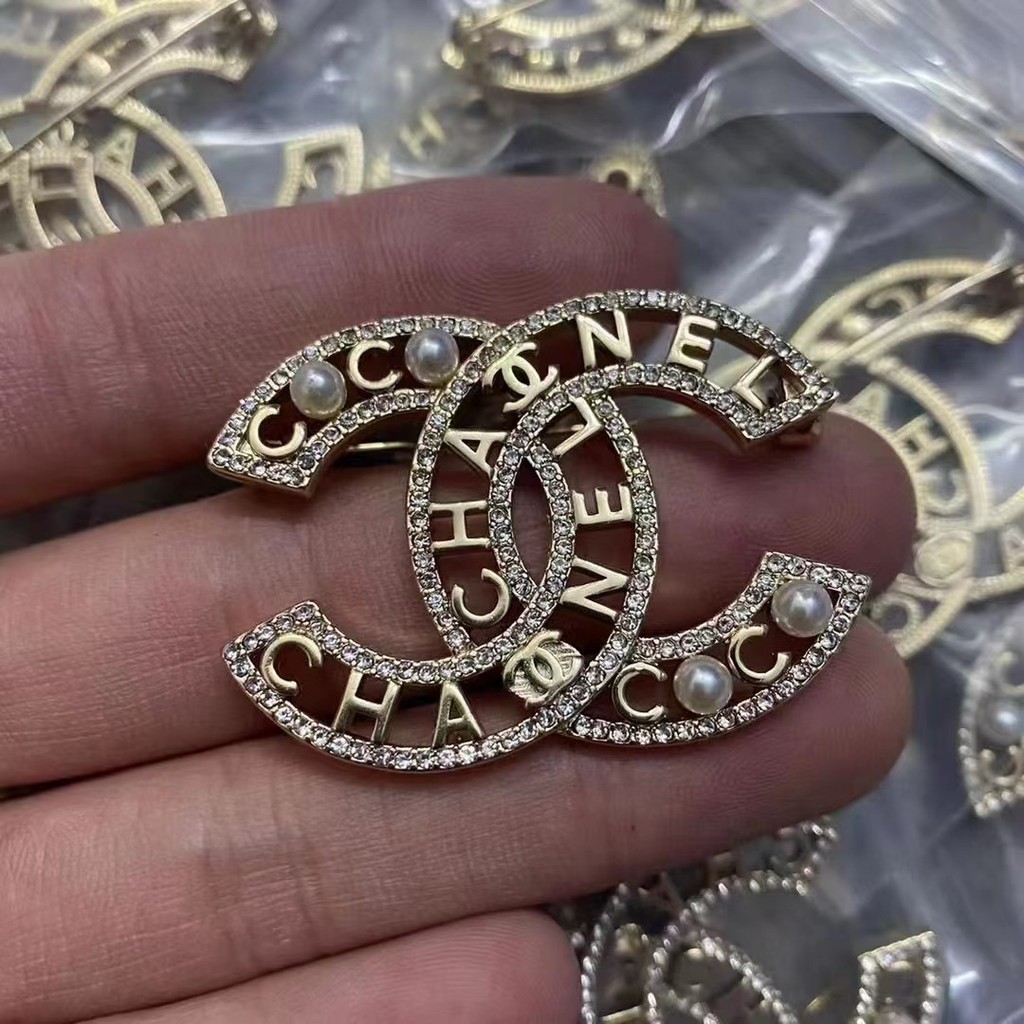 Chanel brooch ioffer clearance