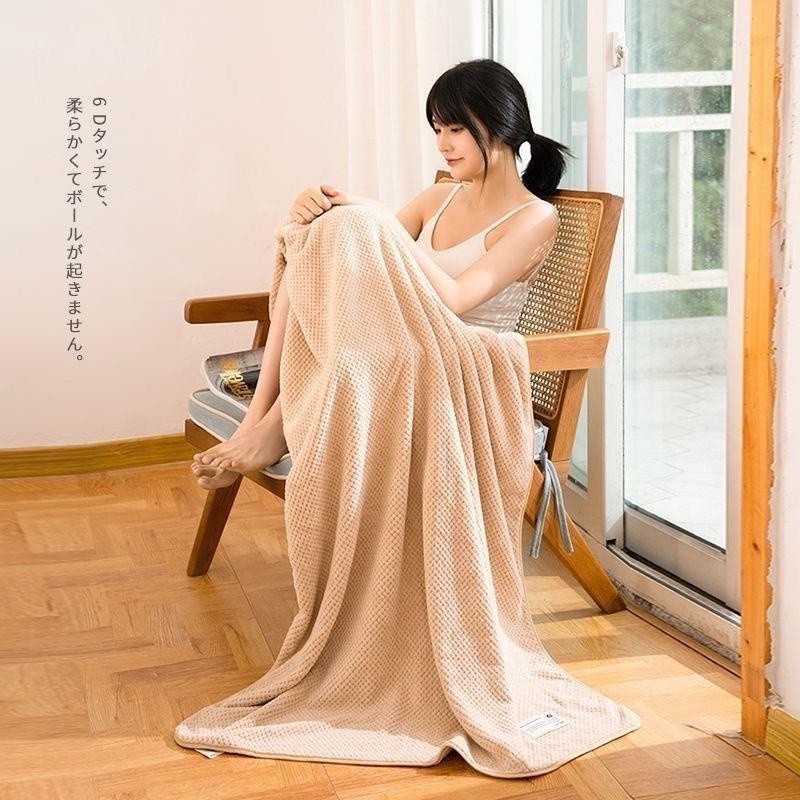 Extra Large Towel Absorbs Bile And Hairs Do Not Fall. Size 70 * 140 Cm. Soft Honeycomb Japanese Sake