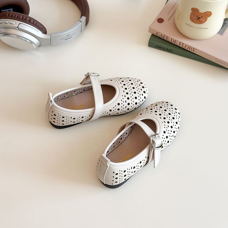 New Product New Chinese Style Hollow Breathable Children's Small Leather Shoes Summer New Style Girls Princess Shoes Soft Sole Middle Small Children's Toe-Covered Sandals - Image 8
