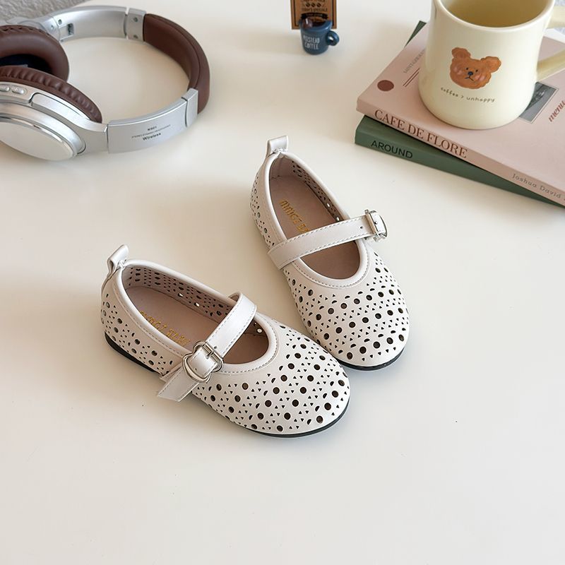 New Product New Chinese Style Hollow Breathable Children's Small Leather Shoes Summer New Style Girls Princess Shoes Soft Sole Middle Small Children's Toe-Covered Sandals - Image 4
