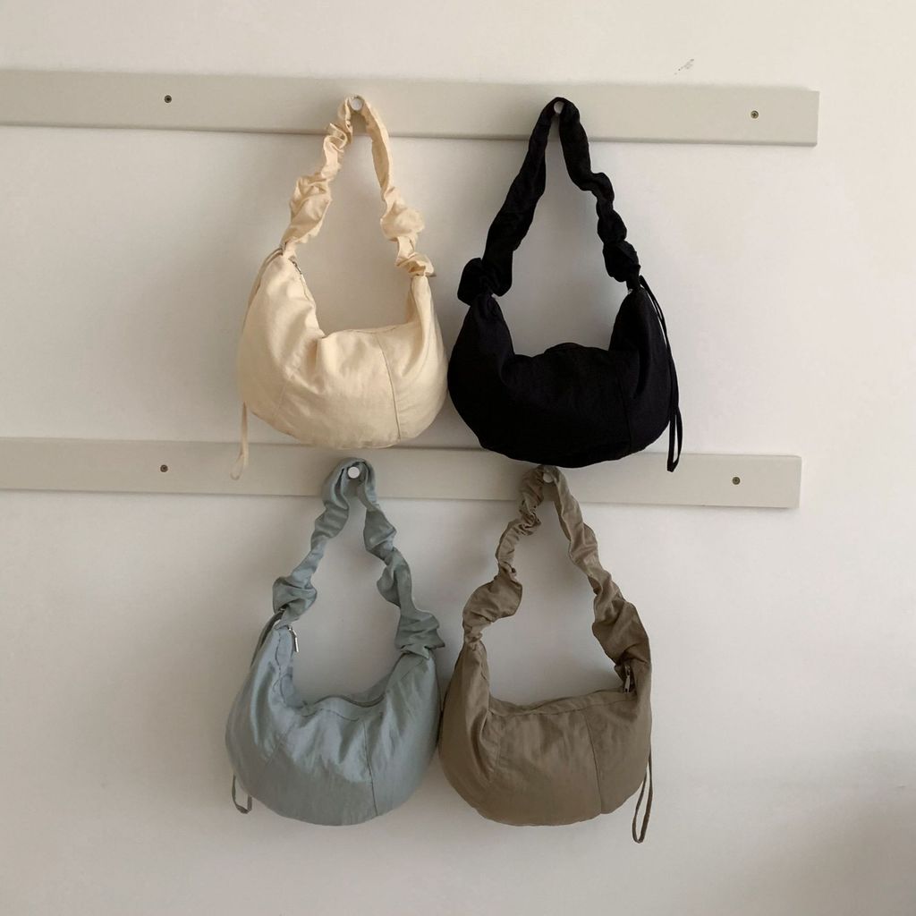 Japanese Style ins Cloud Pleated Shoulder Strap Drawstring Dumpling Diagonal Bag Literary Casual Niche Design Crescent Month Shoulder Bag