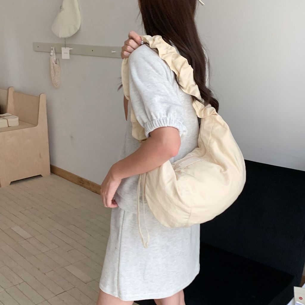 Japanese Style ins Cloud Pleated Shoulder Strap Drawstring Dumpling Diagonal Bag Literary Casual Niche Design Crescent Month Shoulder Bag - Image 3